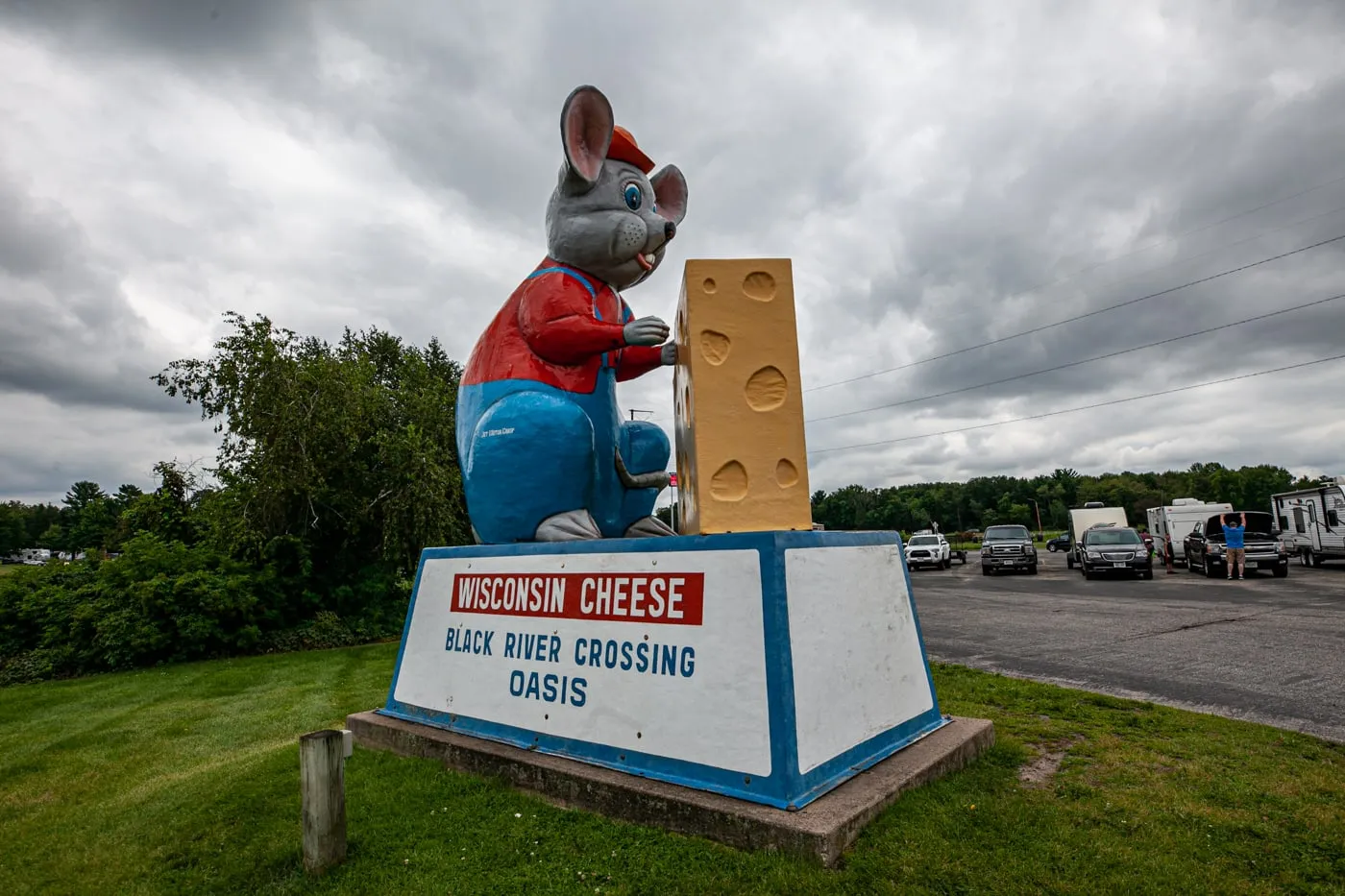 Giant Black River Oasis Mouse with Cheese in Black River Falls, Wisconsin - roadside attractions in Wisconsin