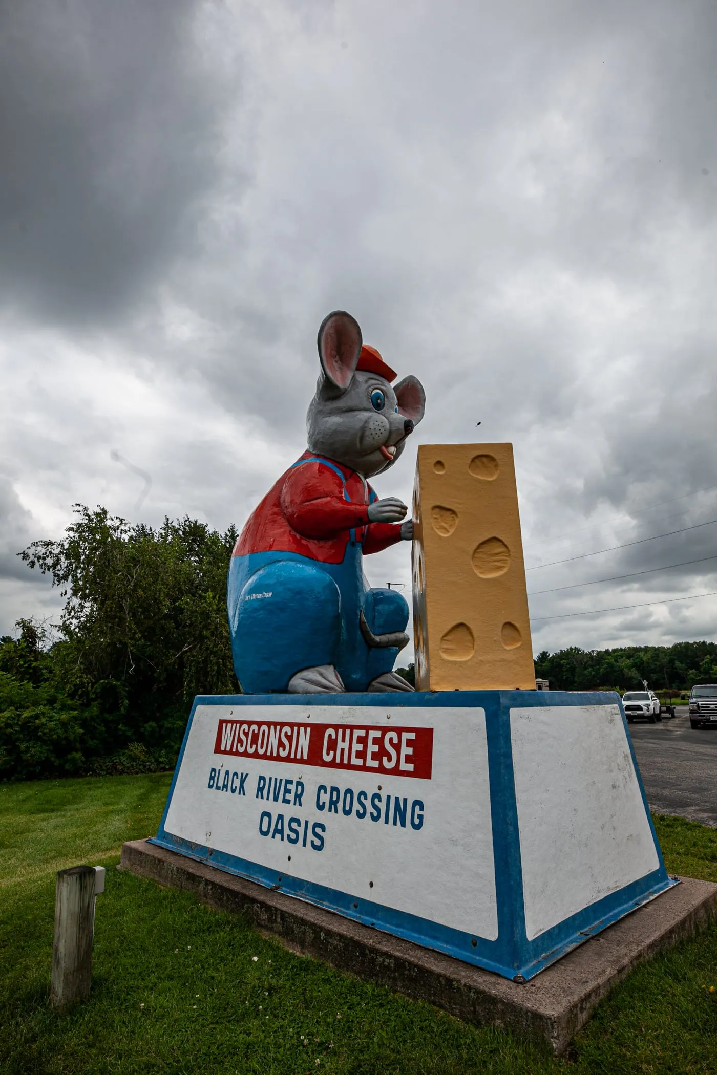 Giant Black River Oasis Mouse with Cheese in Black River Falls, Wisconsin - roadside attractions in Wisconsin