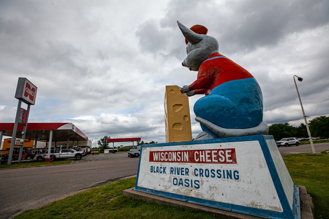 Giant Black River Oasis Mouse with Cheese in Black River Falls, Wisconsin - roadside attractions in Wisconsin