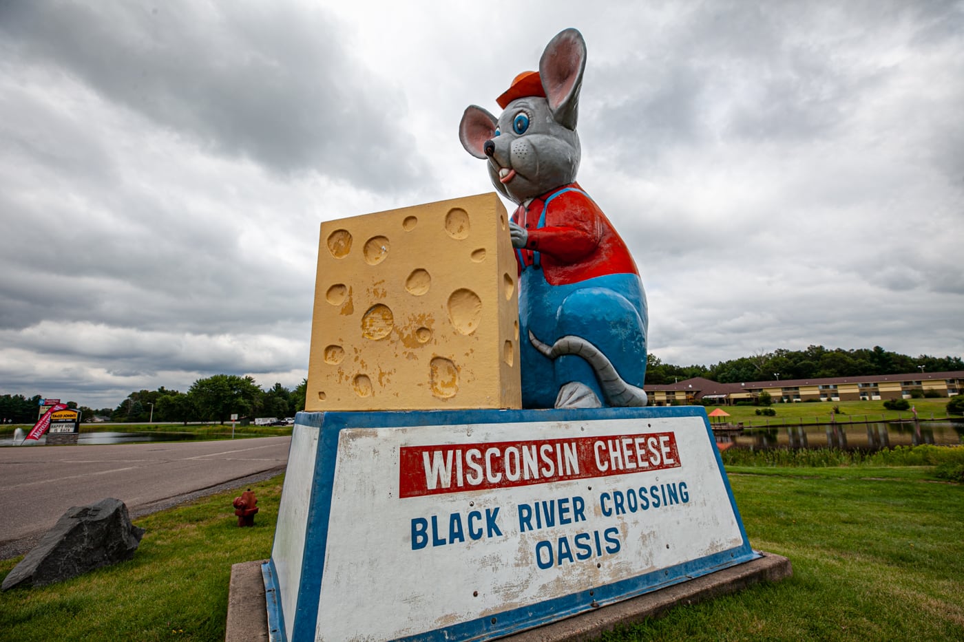 Giant Black River Oasis Mouse with Cheese in Black River Falls, Wisconsin - roadside attractions in Wisconsin