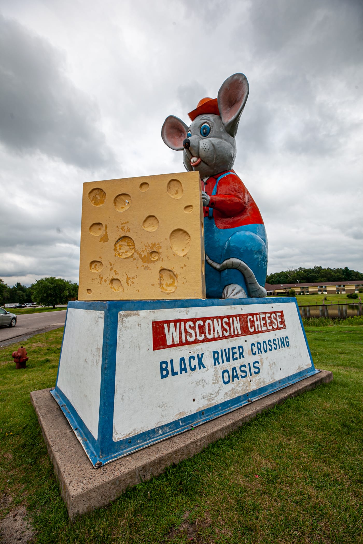 Giant Black River Oasis Mouse with Cheese in Black River Falls, Wisconsin - roadside attractions in Wisconsin