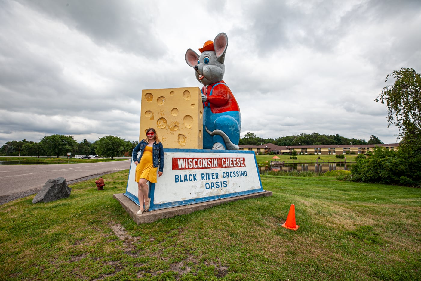 Giant Black River Oasis Mouse with Cheese in Black River Falls, Wisconsin - roadside attractions in Wisconsin