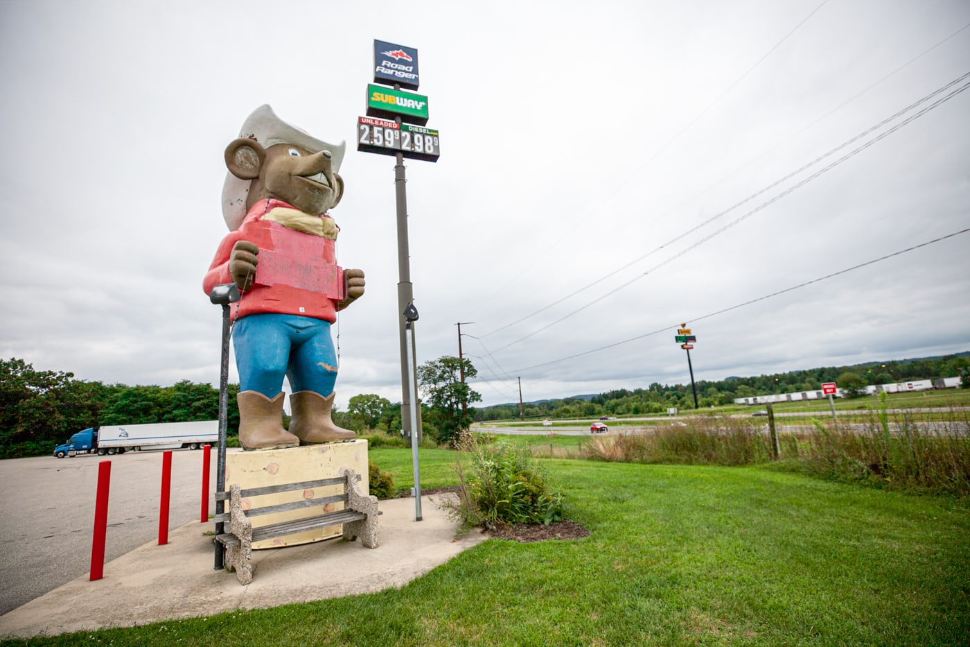 Giant Western Mouse in Cowboy Hat in Oakdale, Wisconsin | Wisconsin Roadside Attractions