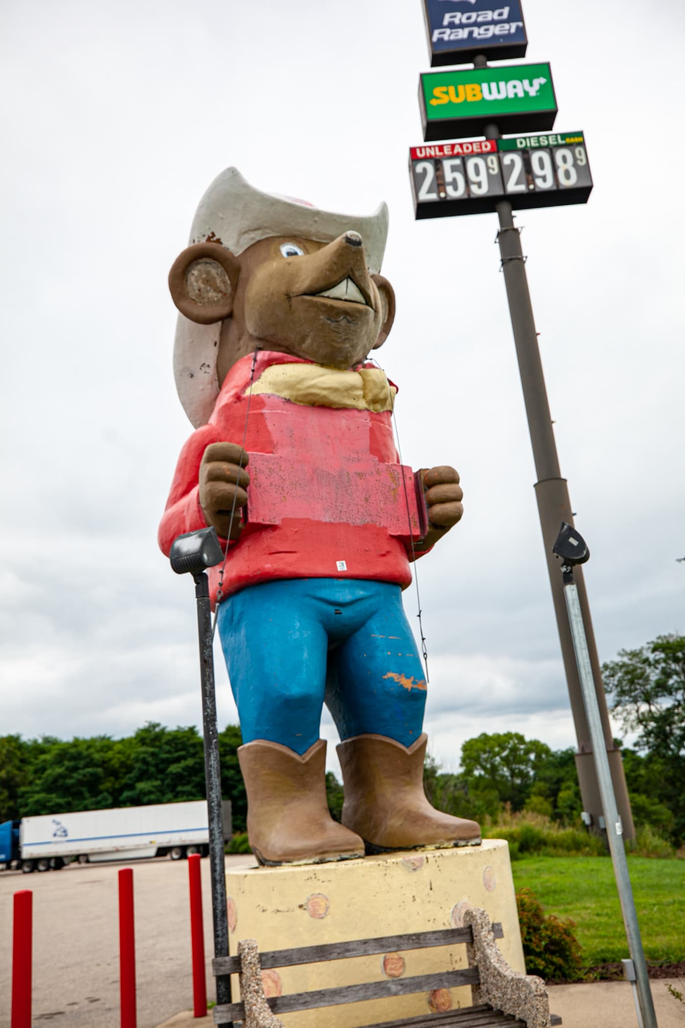 Giant Western Mouse in Cowboy Hat in Oakdale, Wisconsin | Wisconsin Roadside Attractions