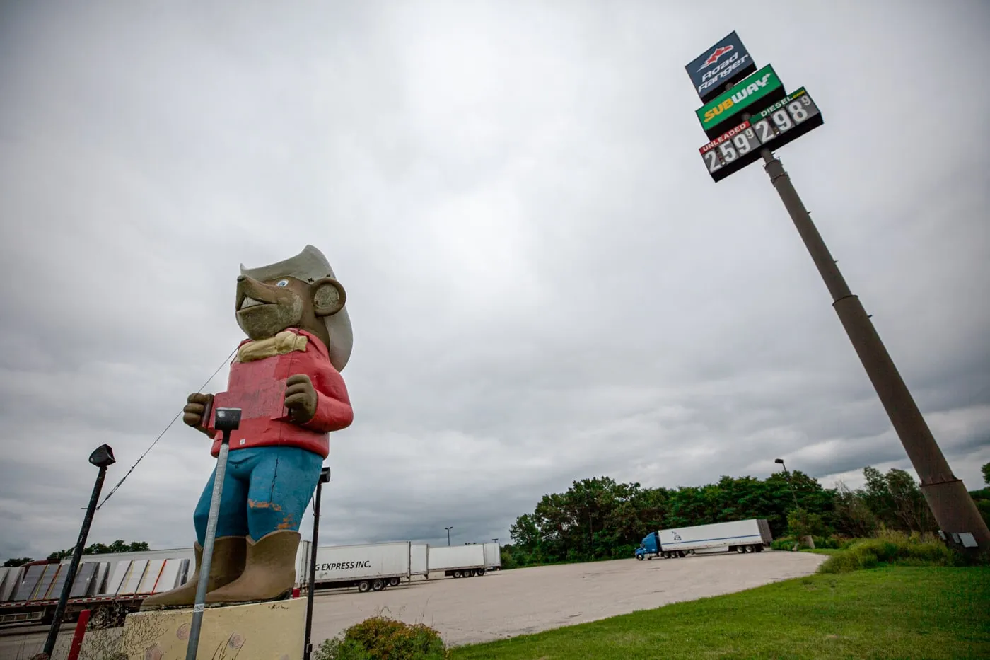 Giant Western Mouse in Cowboy Hat in Oakdale, Wisconsin | Wisconsin Roadside Attractions