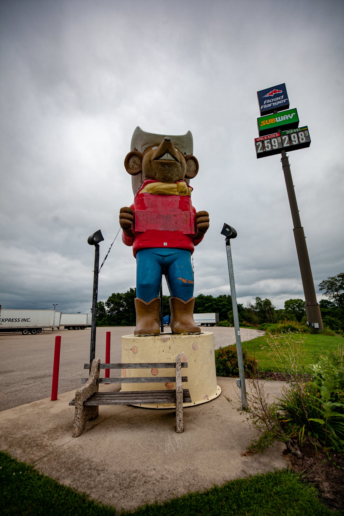 Giant Western Mouse in Cowboy Hat in Oakdale, Wisconsin | Wisconsin Roadside Attractions