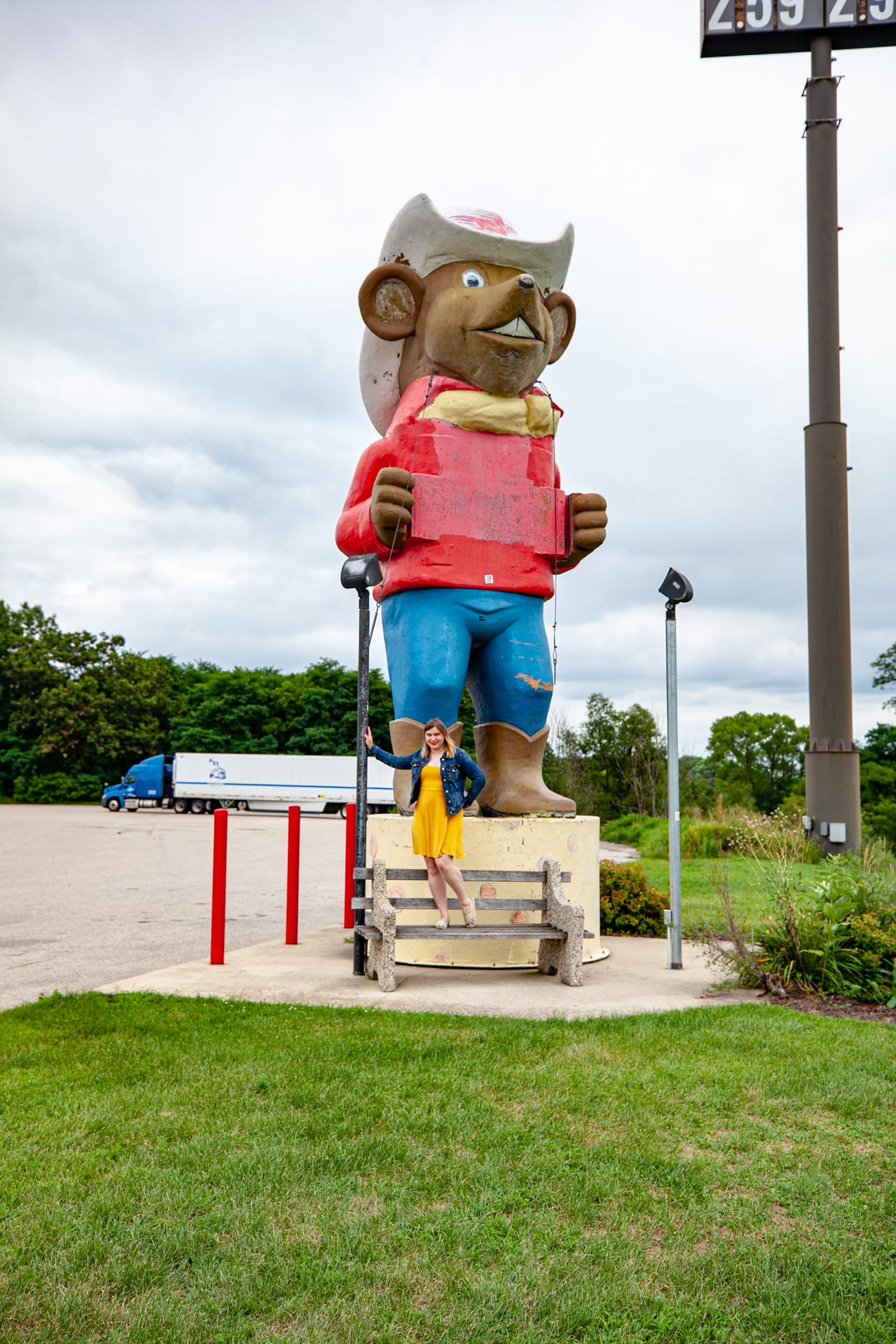 Giant Western Mouse in Cowboy Hat in Oakdale, Wisconsin | Wisconsin Roadside Attractions