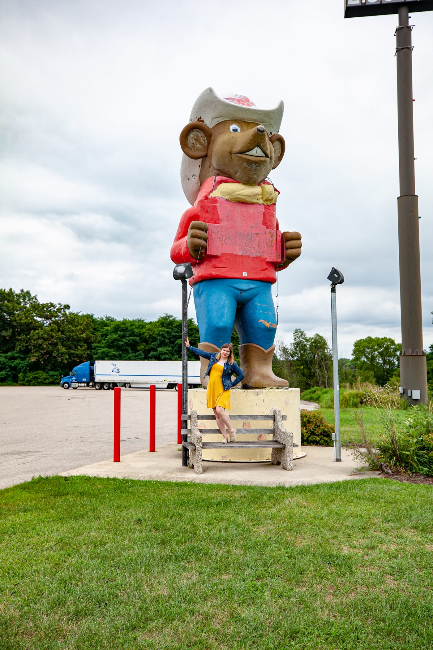 Giant Western Mouse in Cowboy Hat in Oakdale, Wisconsin | Wisconsin Roadside Attractions