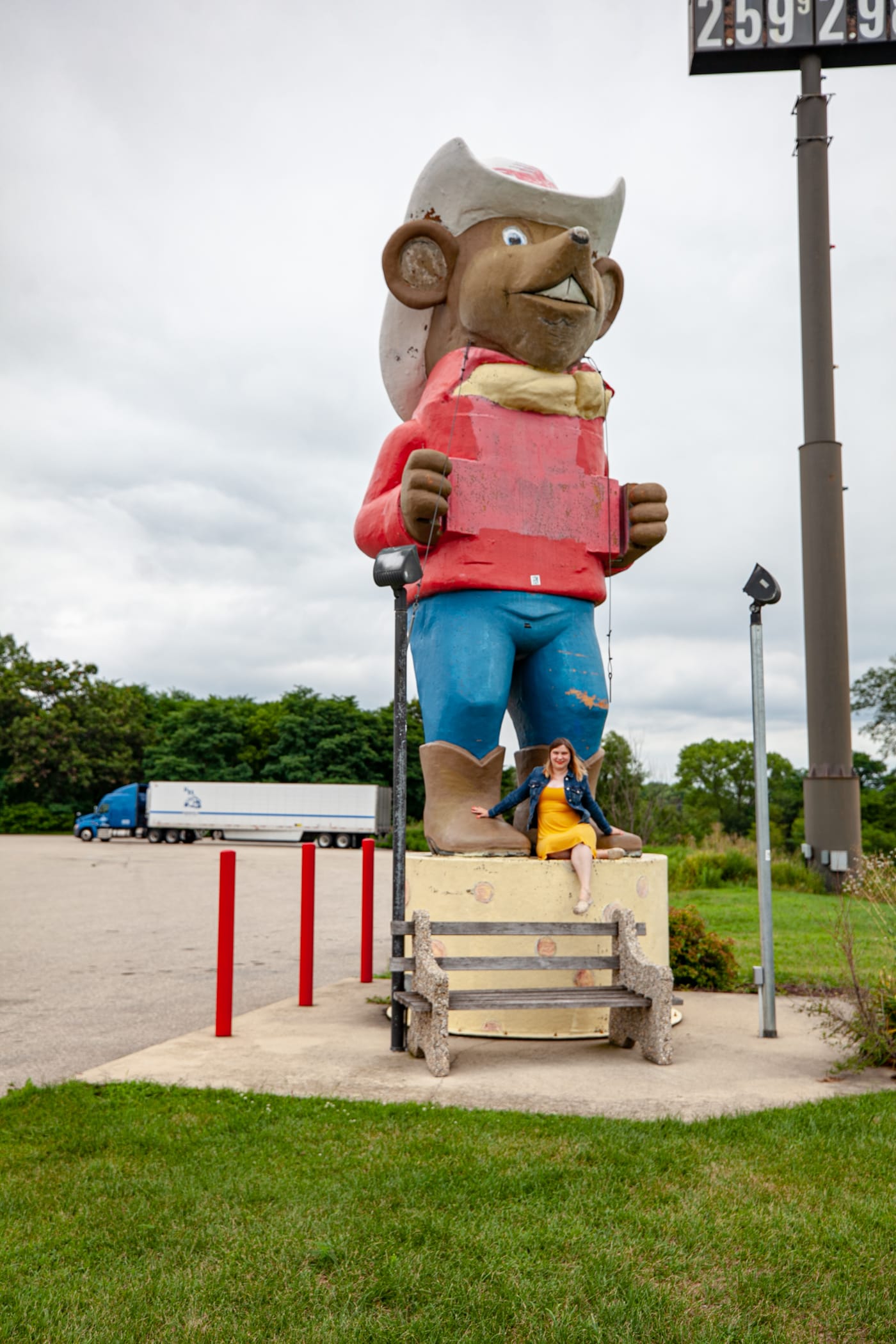 Giant Western Mouse in Cowboy Hat in Oakdale, Wisconsin | Wisconsin Roadside Attractions