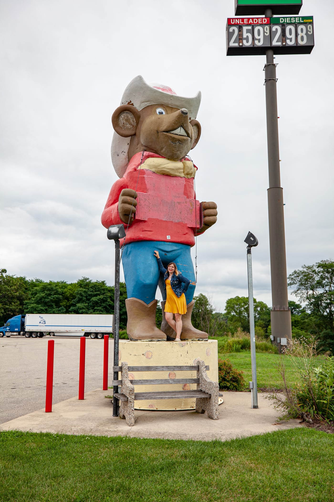 Giant Western Mouse in Cowboy Hat in Oakdale, Wisconsin | Wisconsin Roadside Attractions