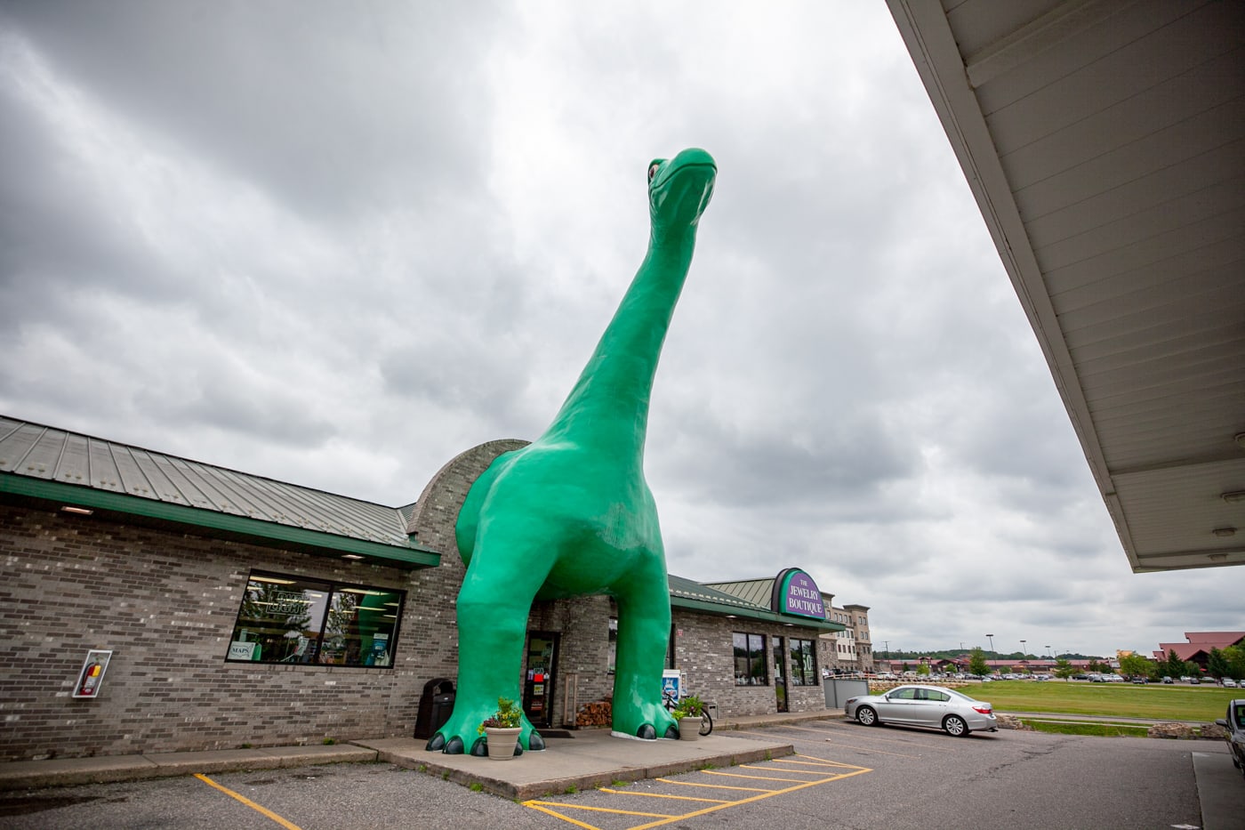 Giant Sinclair Dinosaur in Wisconsin Dells | Wisconsin Roadside Attractions