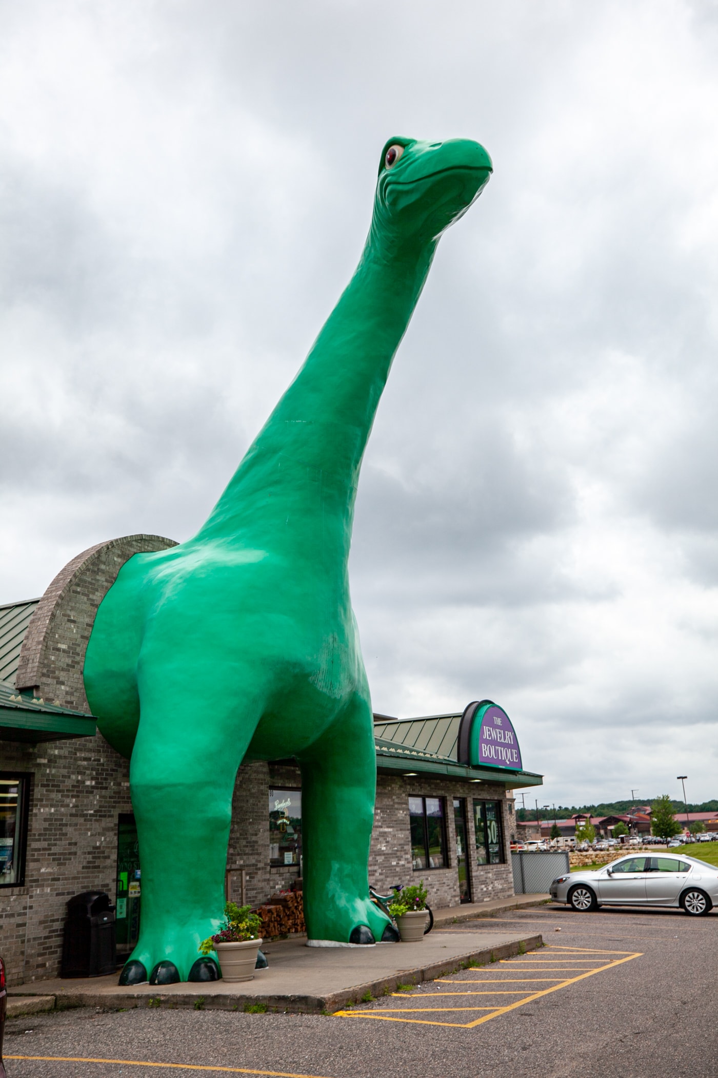 Giant Sinclair Dinosaur in Wisconsin Dells | Wisconsin Roadside Attractions