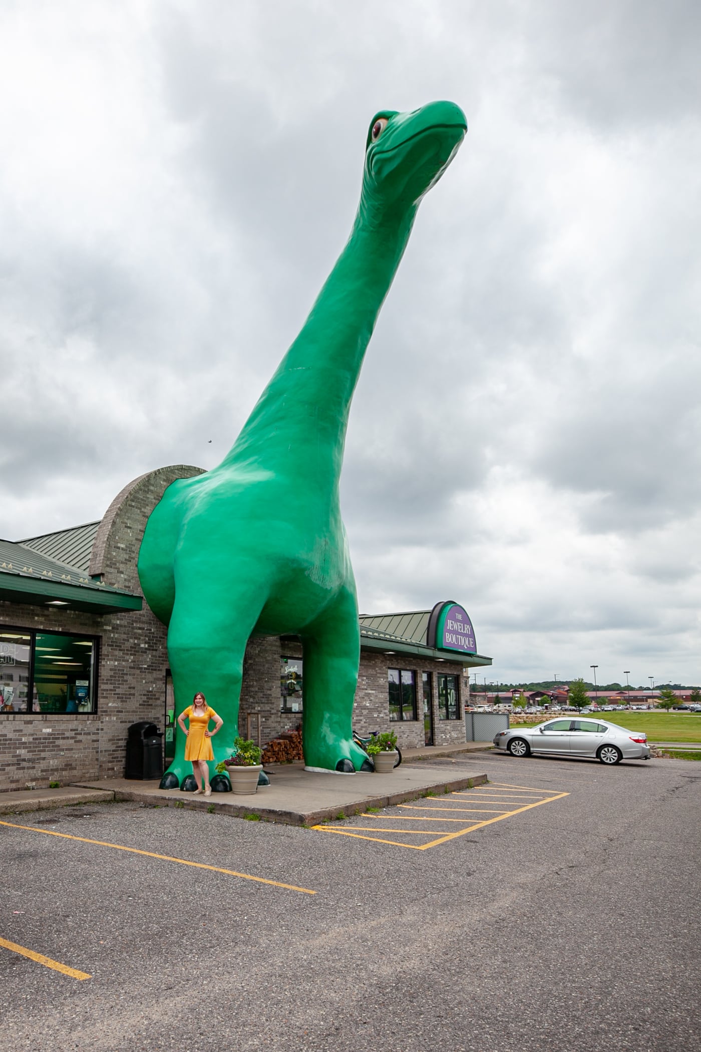 Giant Sinclair Dinosaur in Wisconsin Dells | Wisconsin Roadside Attractions