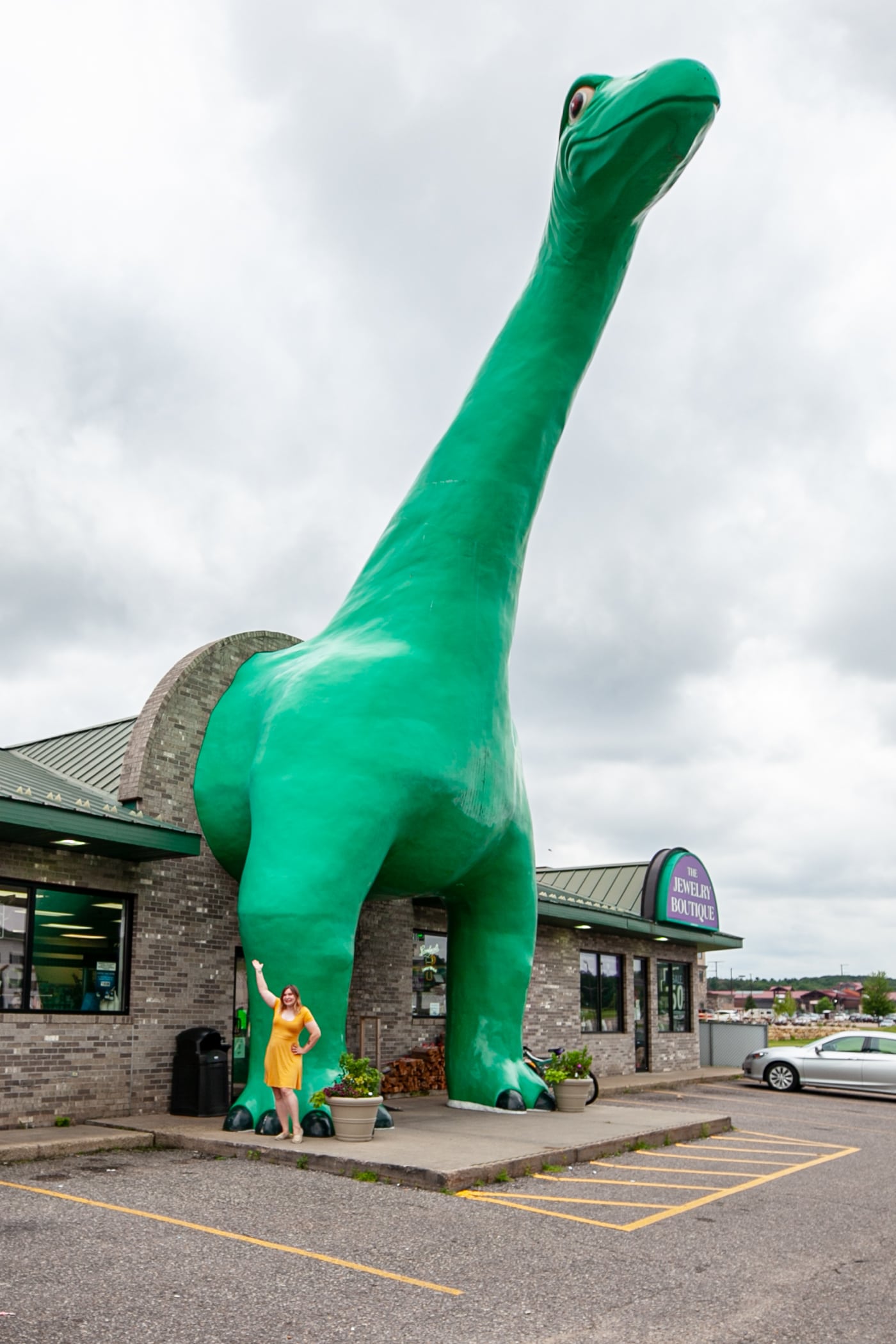 Giant Sinclair Dinosaur in Wisconsin Dells | Wisconsin Roadside Attractions