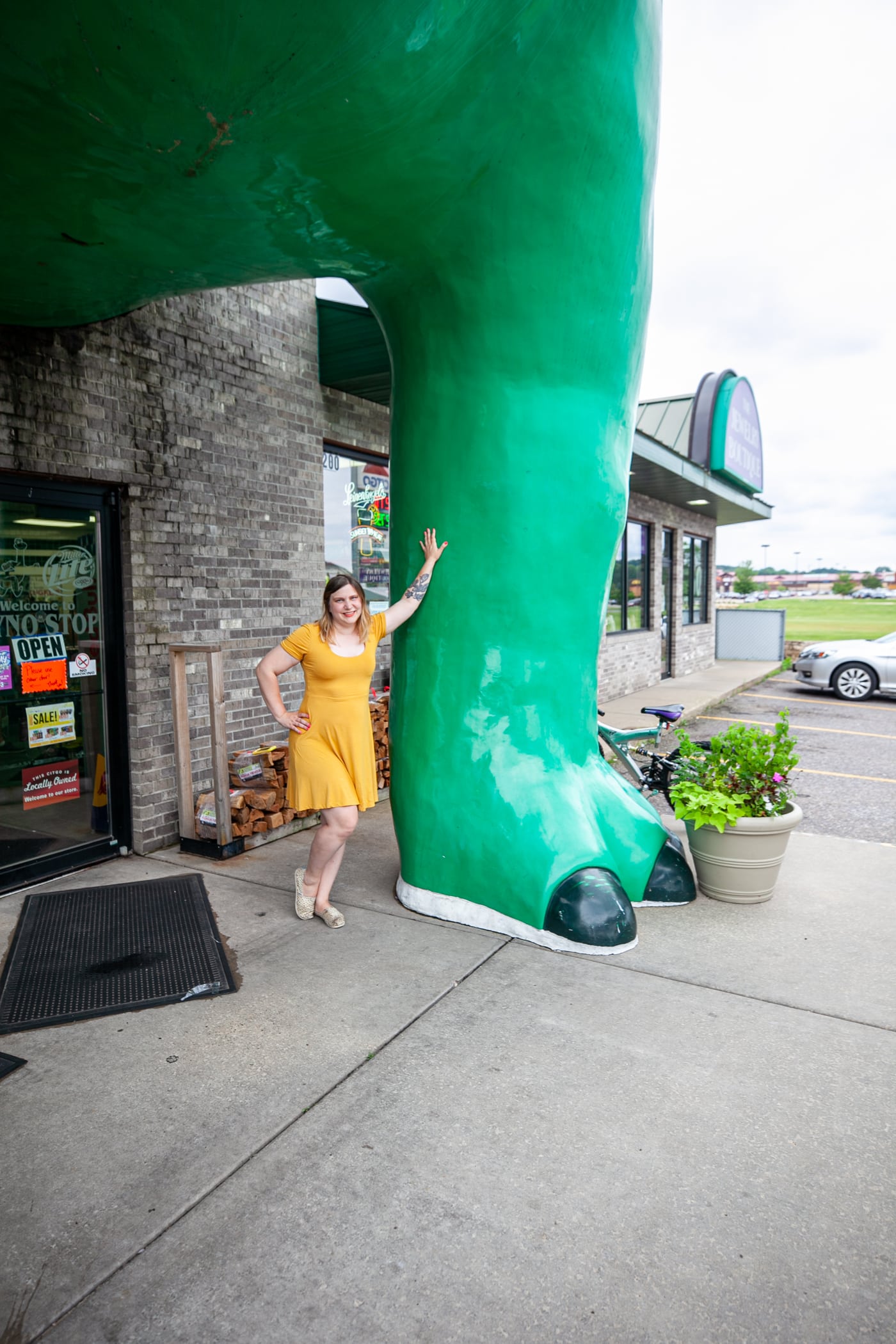 Giant Sinclair Dinosaur in Wisconsin Dells | Wisconsin Roadside Attractions