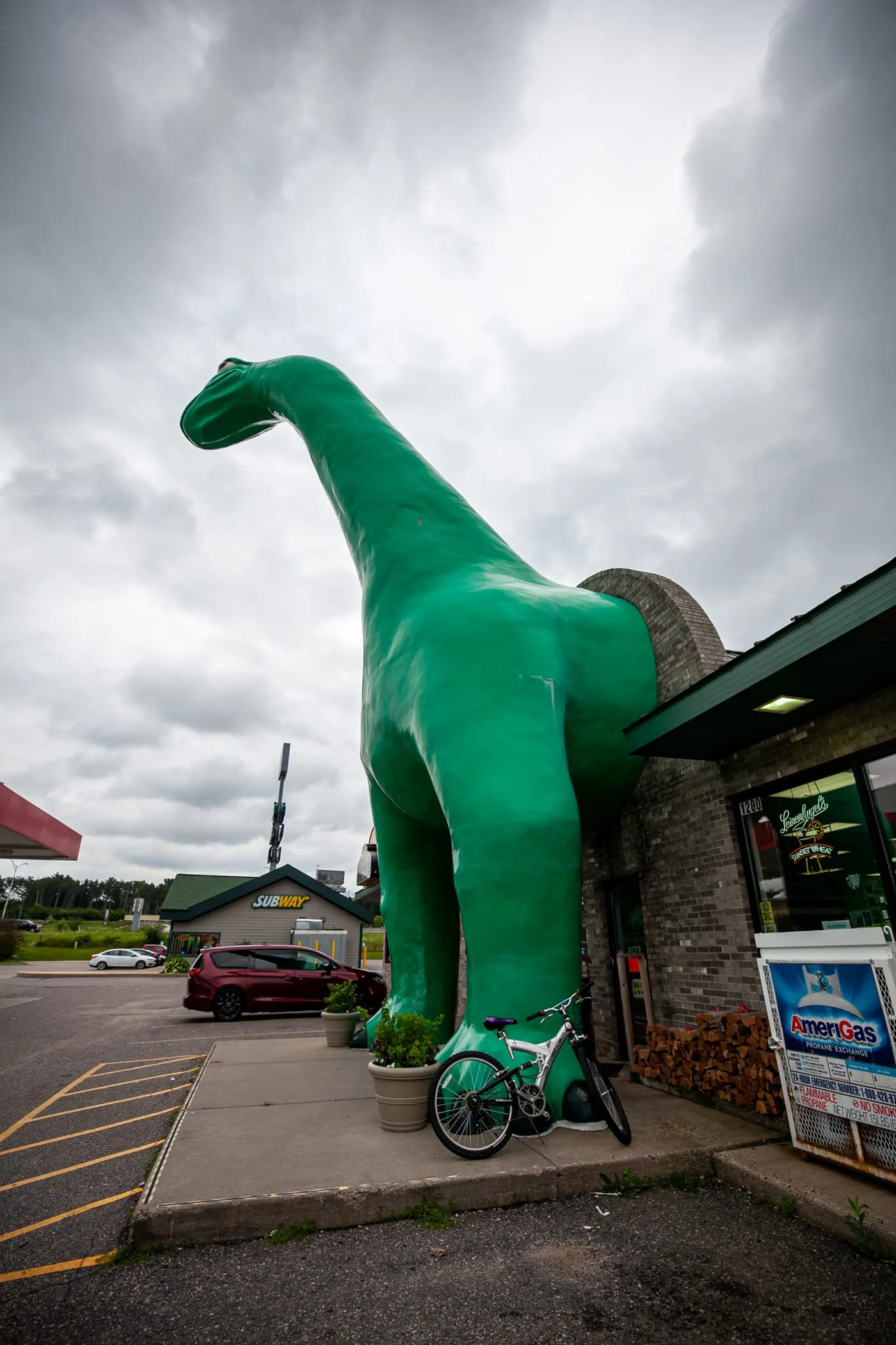 Giant Sinclair Dinosaur in Wisconsin Dells | Wisconsin Roadside Attractions