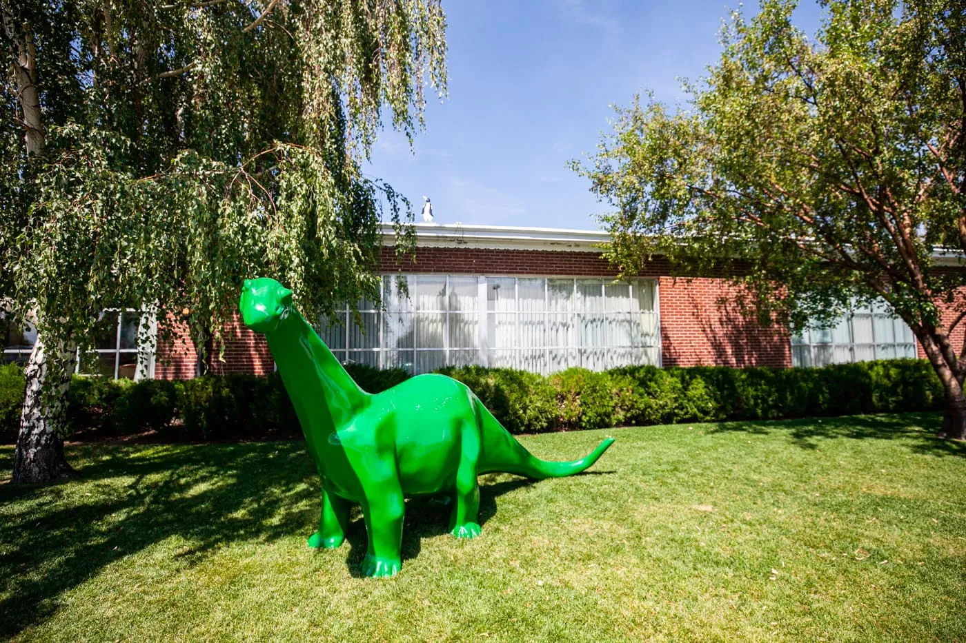 Sinclair Dinosaur at Little America Travel Center in Little America, Wyoming. | Wyoming Roadside Attractions