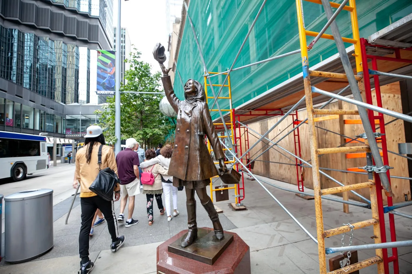 Mary Tyler Moore Statue in Minneapolis, Minnesota | Minneapolis roadside attractions in Minnesota - a TV Land Landmarks statue