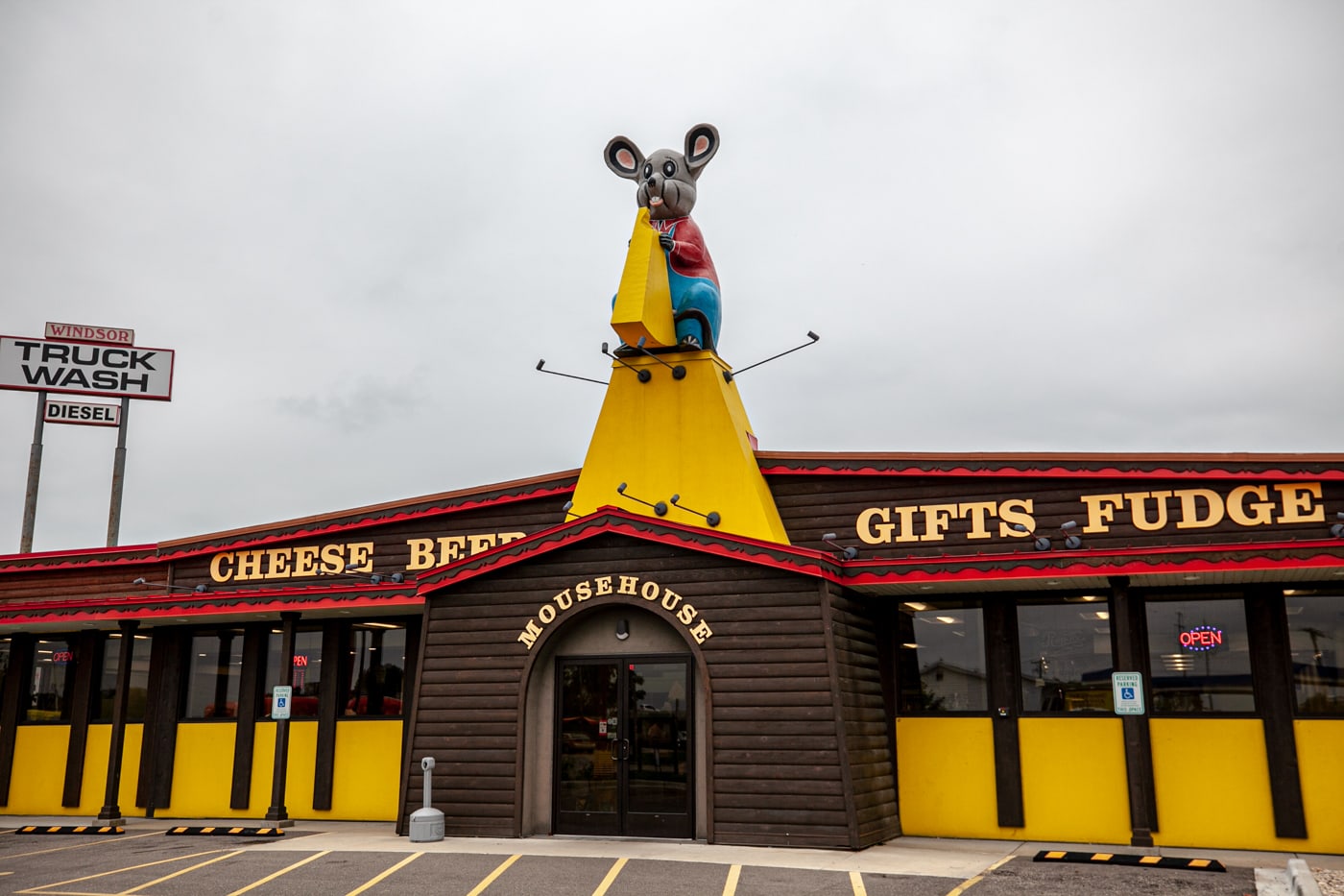 Mousehouse Cheesehaus in Windsor, Wisconsin - Silly America