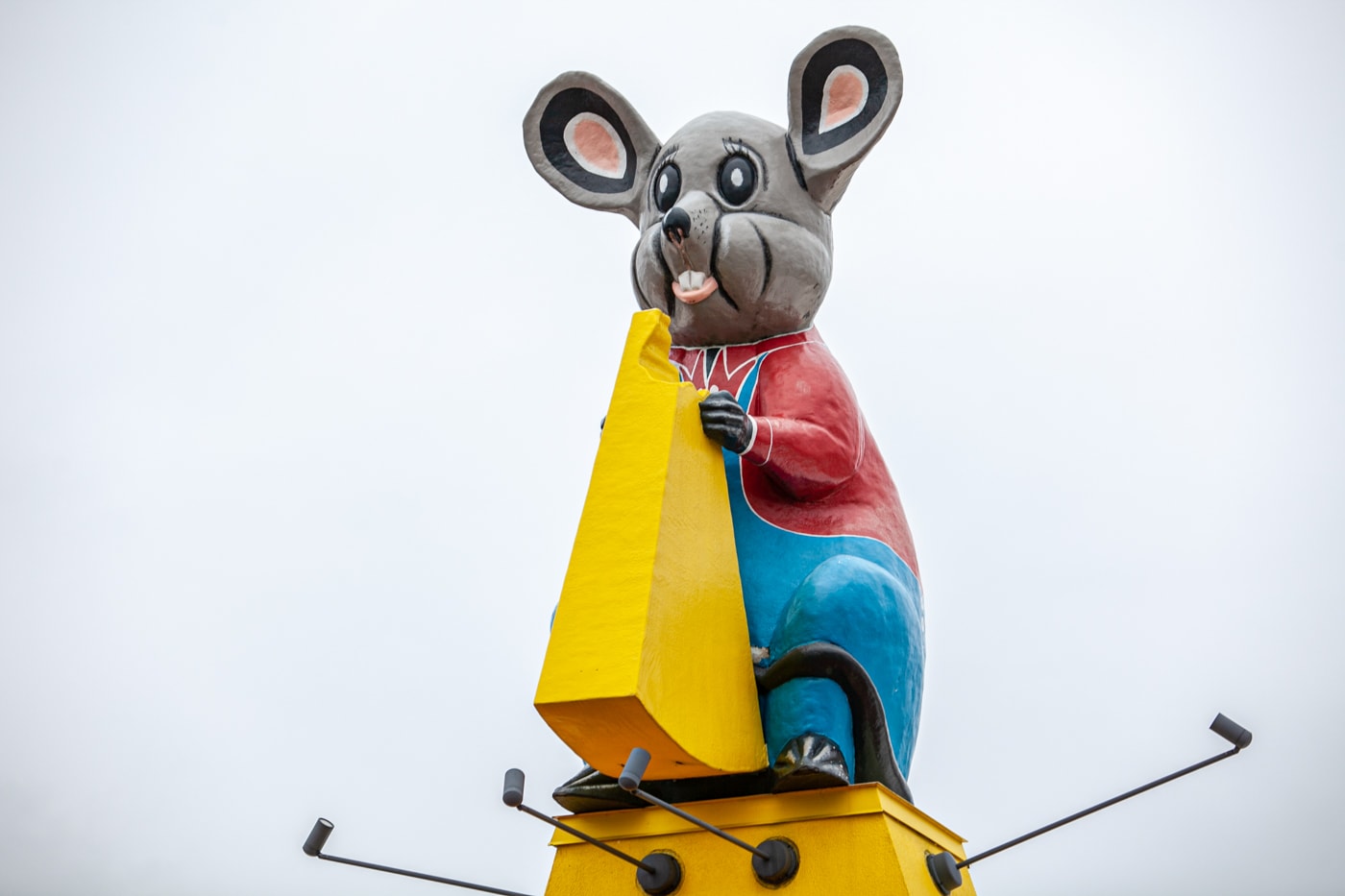 Giant Mouse at Mousehouse Cheesehaus in Windsor, Wisconsin | Cheese Shop in Wisconsin | Wisconsin Roadside Attractions