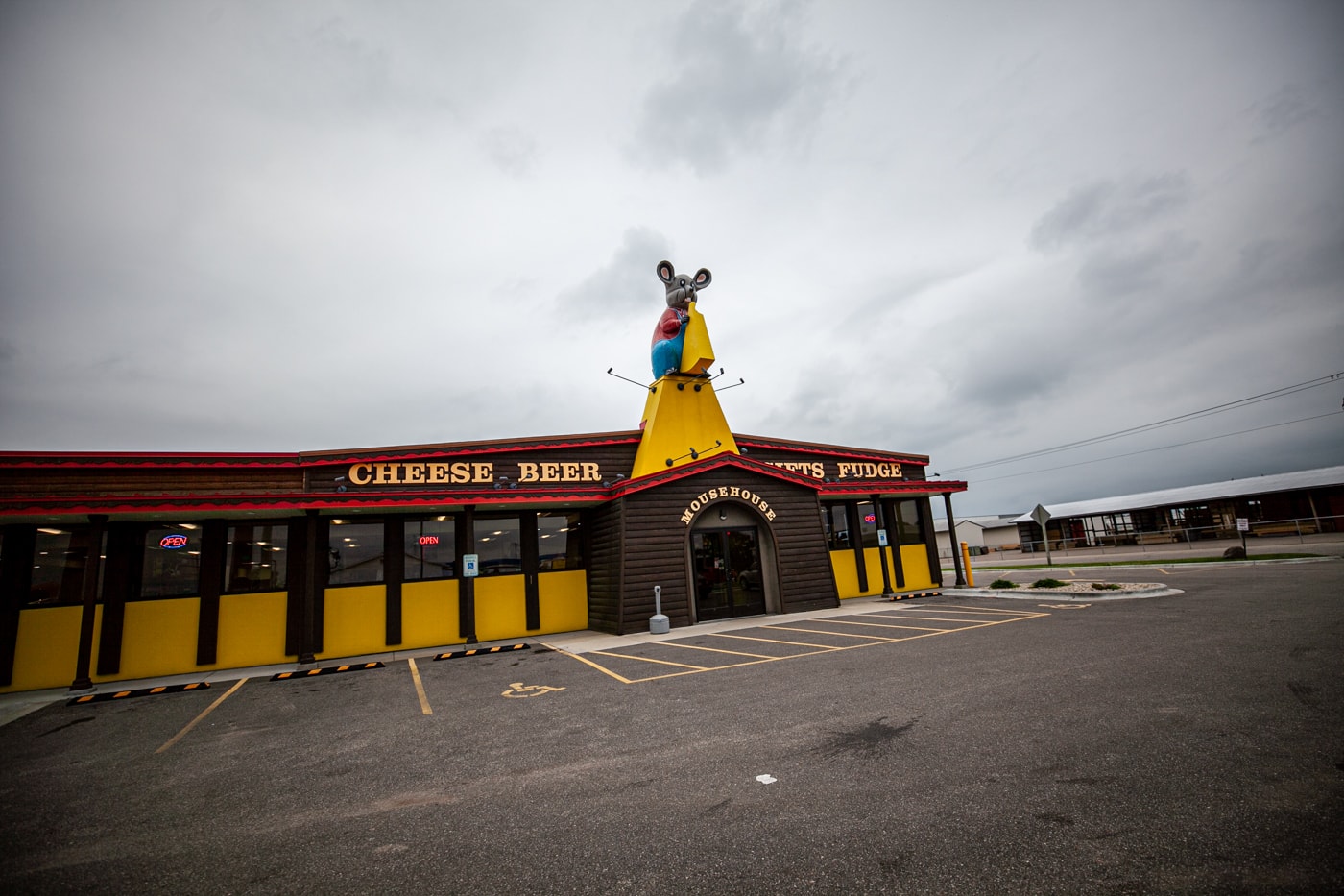 Giant Mouse at Mousehouse Cheesehaus in Windsor, Wisconsin | Cheese Shop in Wisconsin | Wisconsin Roadside Attractions