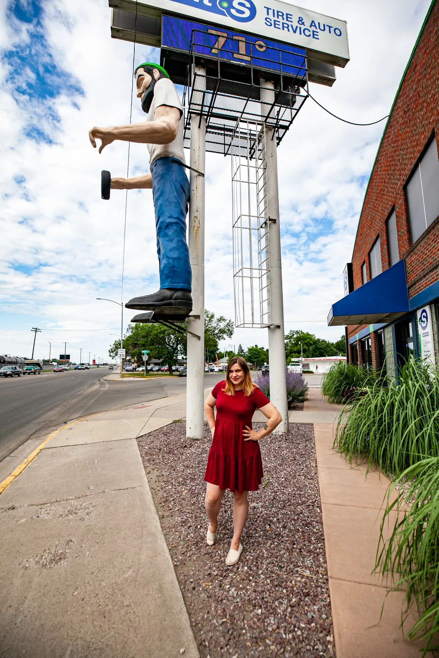 L.P. Anderson Tire Factory Muffler Man in Billings, Montana | Montana Roadside Attractions