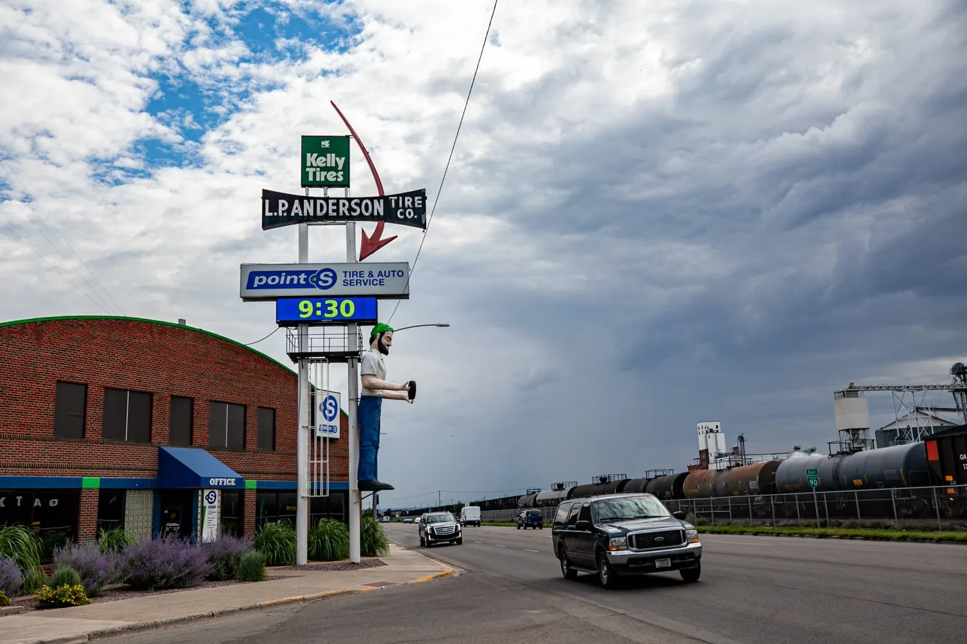 L.P. Anderson Tire Factory Muffler Man in Billings, Montana | Montana Roadside Attractions