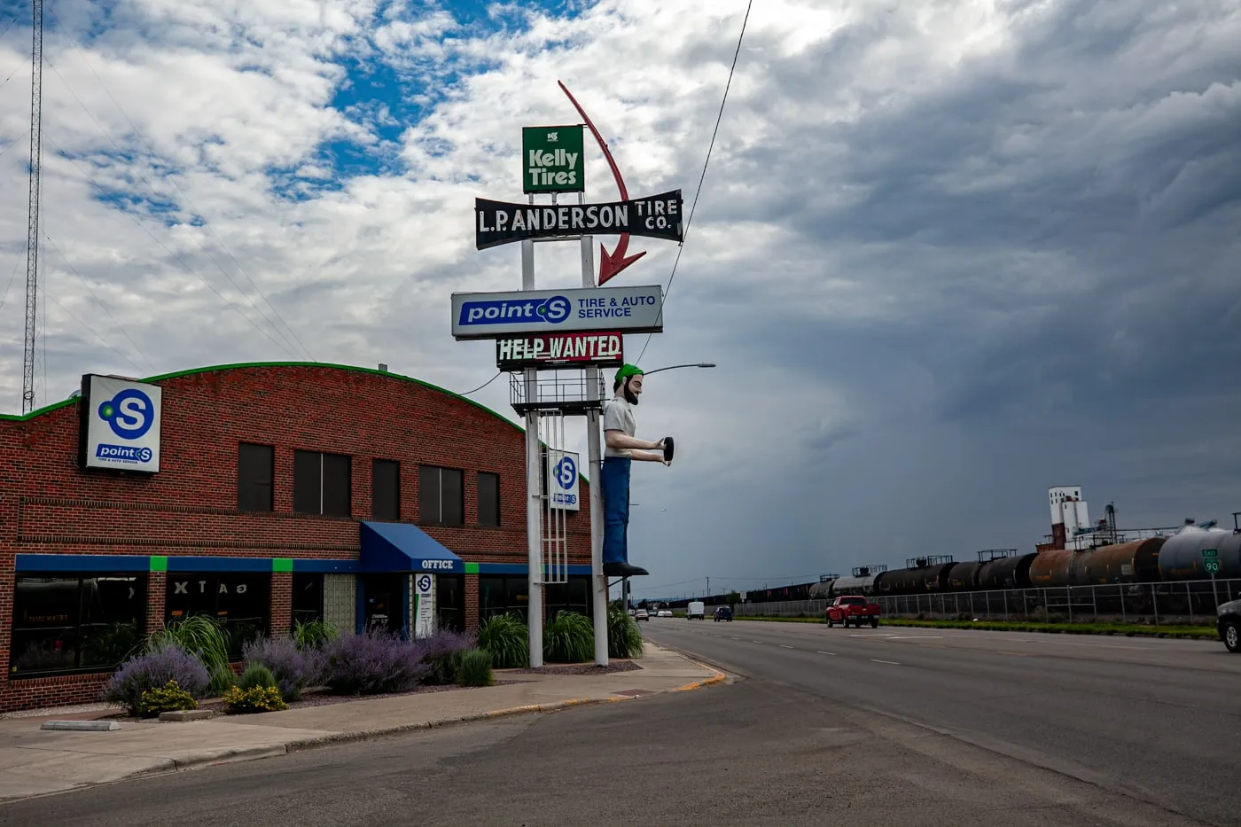 L.P. Anderson Tire Factory Muffler Man in Billings, Montana | Montana Roadside Attractions