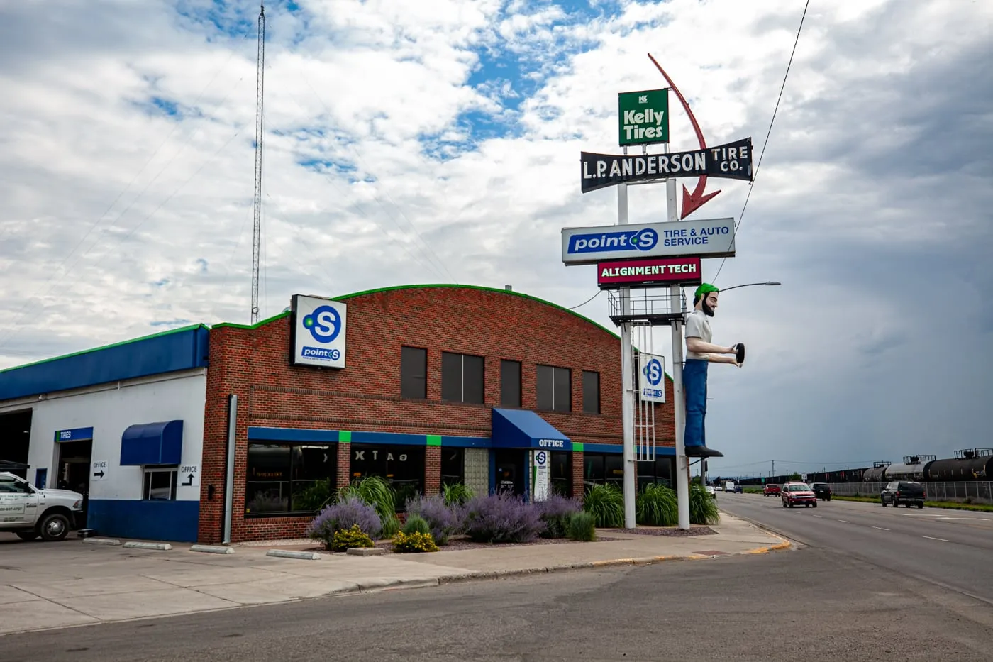 L.P. Anderson Tire Factory Muffler Man in Billings, Montana | Montana Roadside Attractions