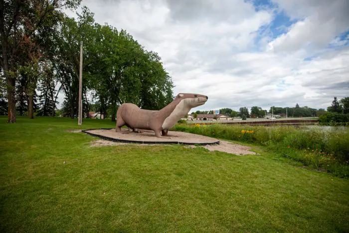 Otto the Otter: Giant Otter in Fergus Falls, Minnesota - Minnesota roadside attractions