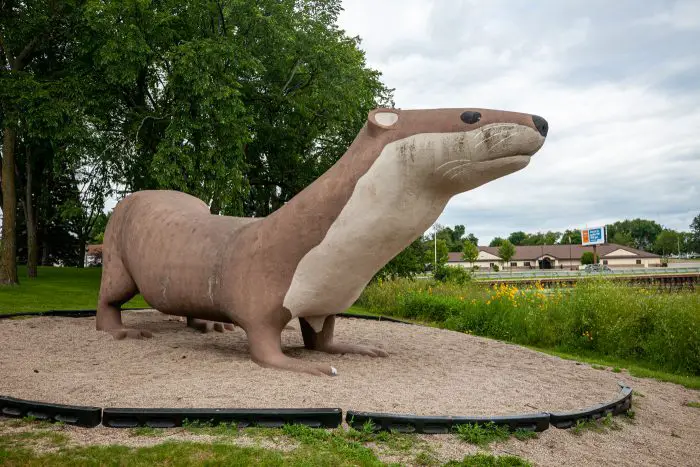 Otto the Otter: Giant Otter in Fergus Falls, Minnesota - Minnesota roadside attractions