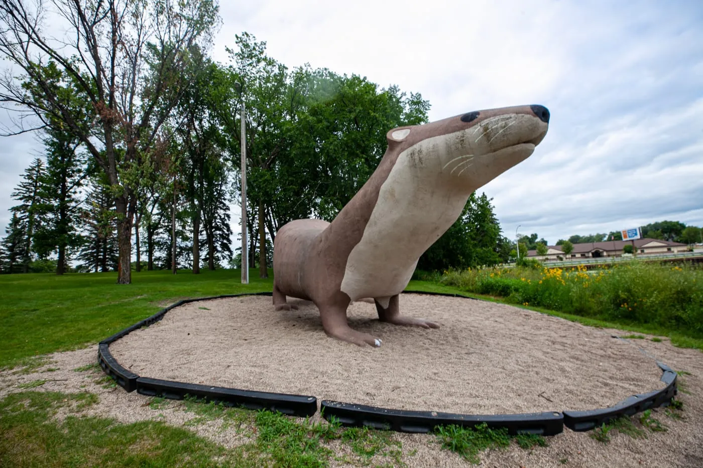 Otto the Otter: Giant Otter in Fergus Falls, Minnesota - Minnesota roadside attractions