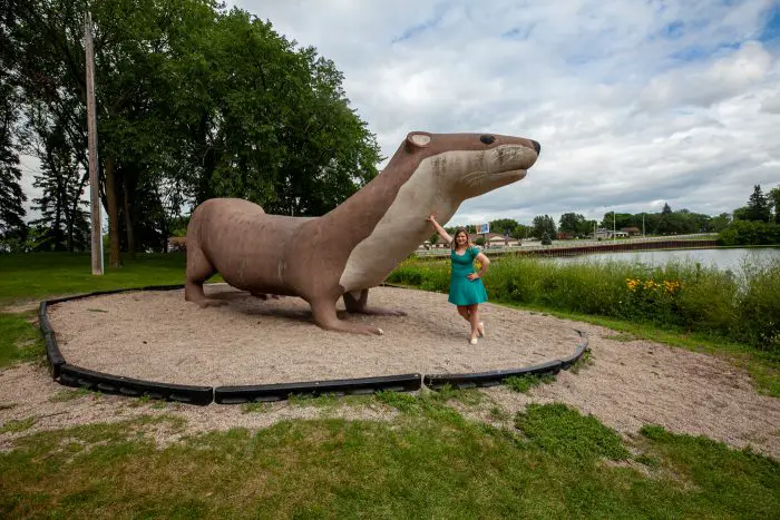 Otto the Otter: Giant Otter in Fergus Falls, Minnesota - Minnesota roadside attractions