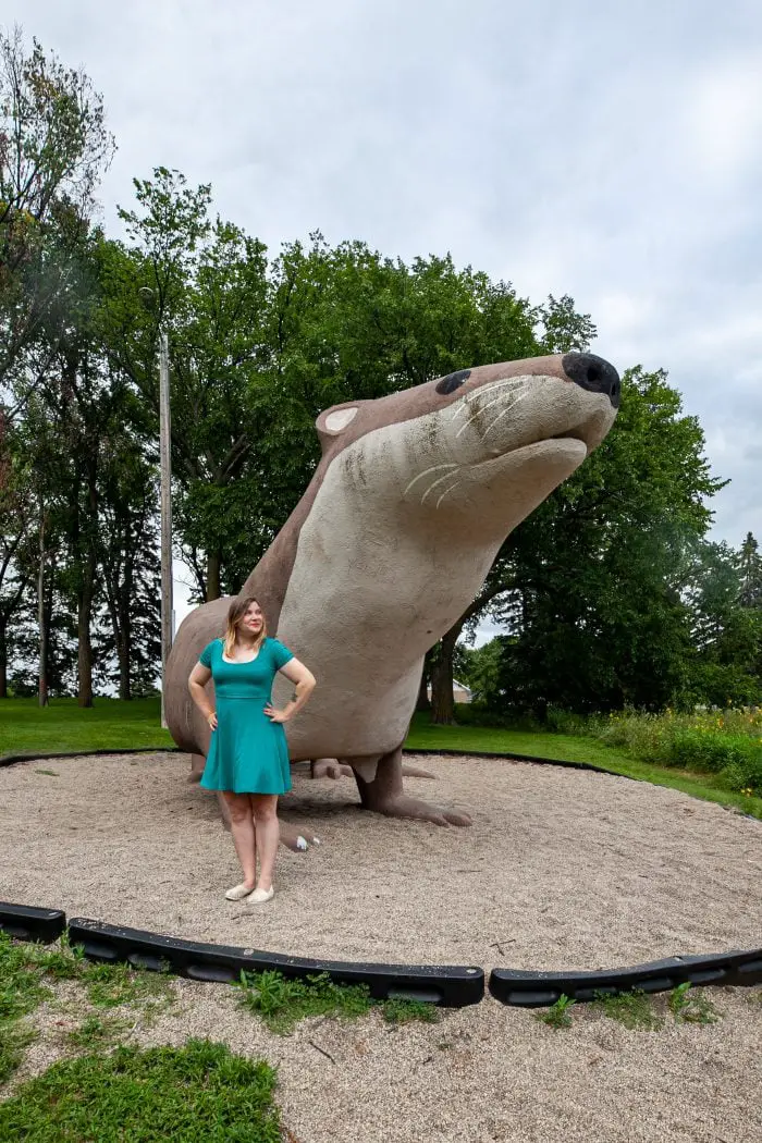 Otto the Otter: Giant Otter in Fergus Falls, Minnesota - Minnesota roadside attractions