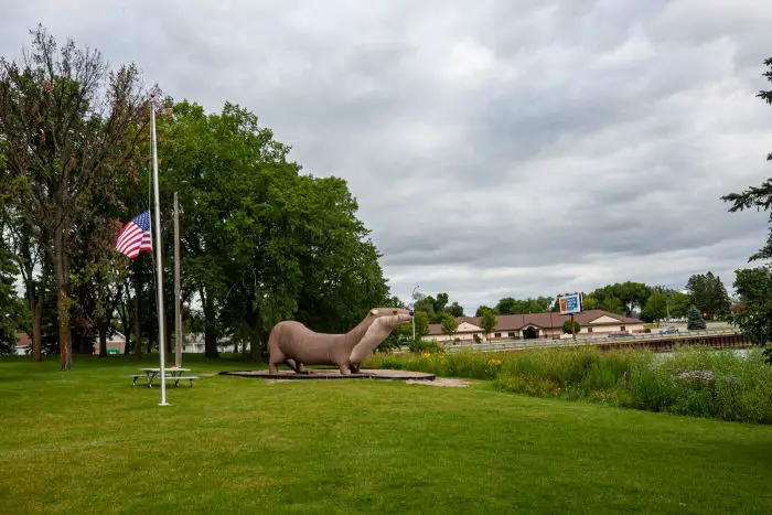 Otto the Otter: Giant Otter in Fergus Falls, Minnesota - Minnesota roadside attractions