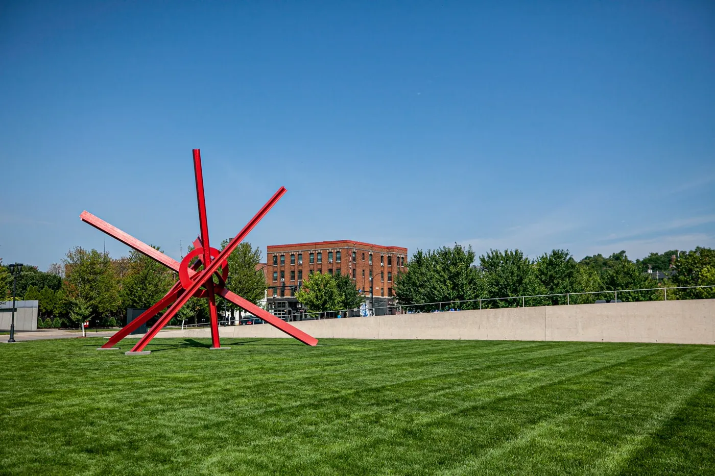 Mark di Suvero T8 | Pappajohn Sculpture Park in Des Moines, Iowa