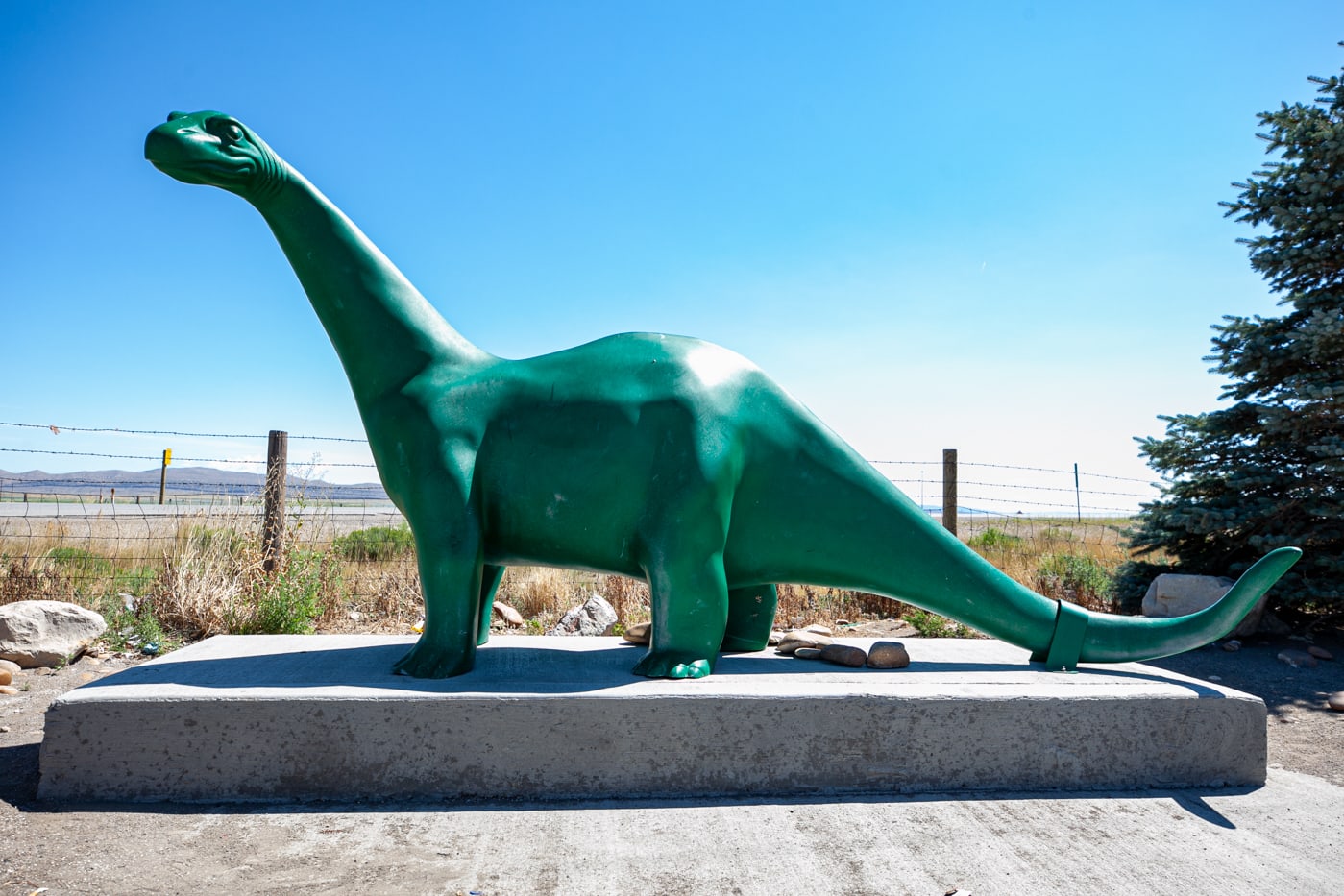 Sinclair Gas Station Dinosaur in Sinclair, Wyoming home of the Sinclair Refinery | Wyoming Roadside Attractions