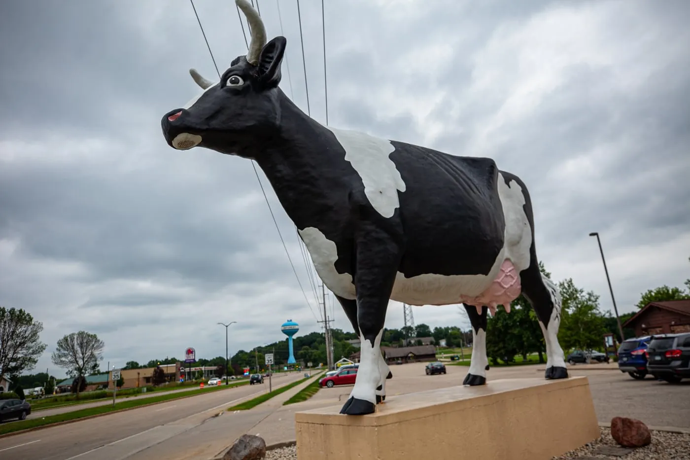 Sissy the Cow in DeForest, Wisconsin - Giant Fiberglass cow - roadside attractions in Wisconsin