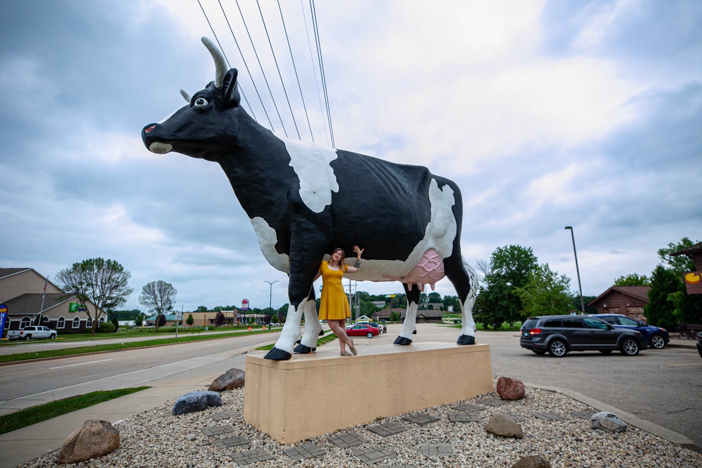 Sissy the Cow in DeForest, Wisconsin - Giant Fiberglass cow - roadside attractions in Wisconsin