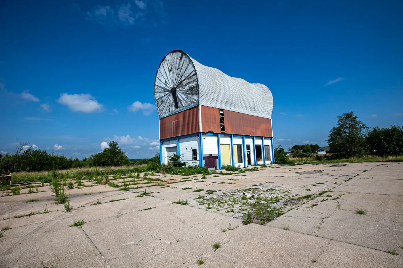 World's Largest Covered Wagon in Milford, Nebraska | Nebraska Roadside Attractions