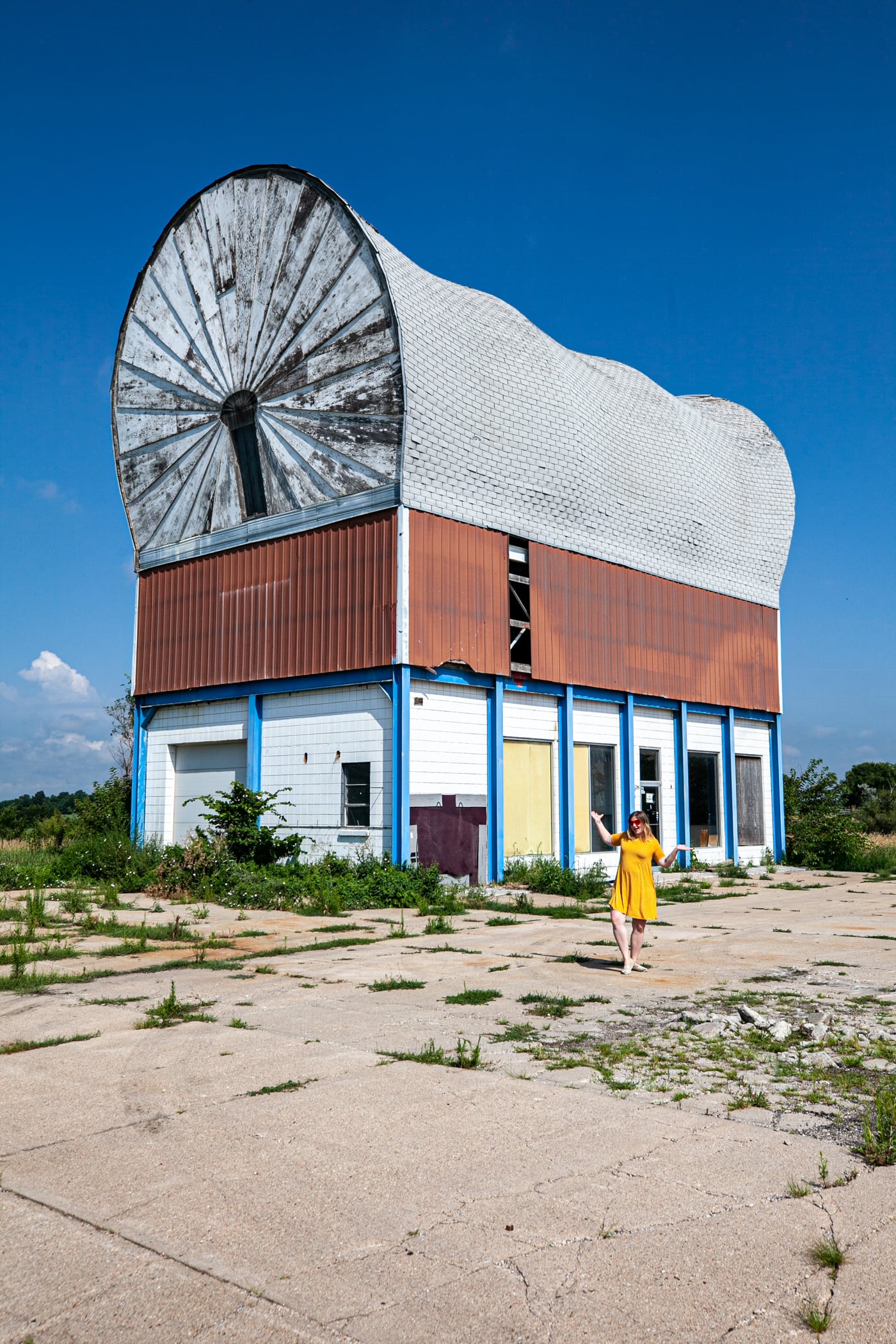 World's Largest Covered Wagon in Milford, Nebraska | Nebraska Roadside Attractions