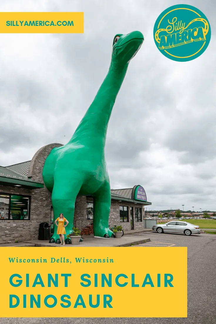 There are Sinclair dinosaurs and then there are Sinclair dinosaurs. The giant Sinclair dinosaur in Wisconsin Dells, Wisconsin is at a Lake Denton CITGO. It's a bucket list worthy road trip stop for your Wisconsin road trip itinerary for summer travel with kids.
#WisconsinRoadsideAttraction #RoadsideAttraction #RoadTrip #WisconsinRoadTrip #ThingsToDoInWisconsin #WisconsinRoadTripIdeas #WisconsinRoadTripWithKids #WeirdRoadsideAttractions #RoadTripStops #WorldsLargestRoadsideAttractions #USA