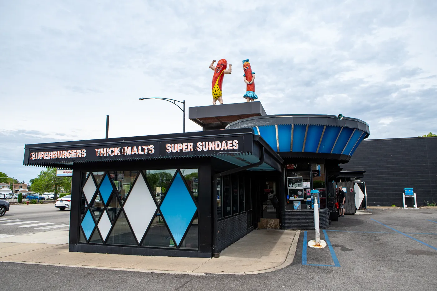 Best roadside attractions in Illinois - Superdawg Drive-In in Chicago Illinois