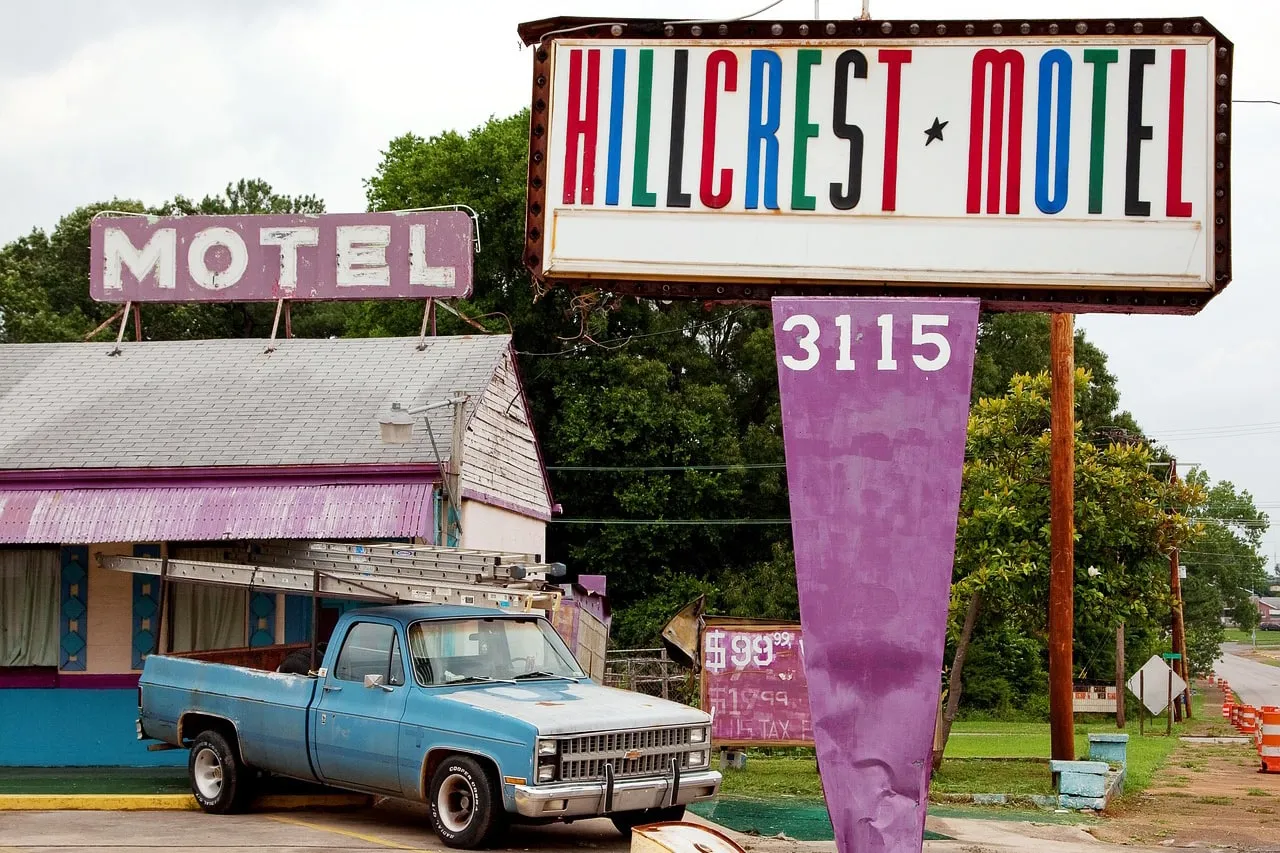The best Alabama roadside attractions to visit on an Alabama road trip. Add these roadside oddities to your travel bucket list, itinerary, or route map!