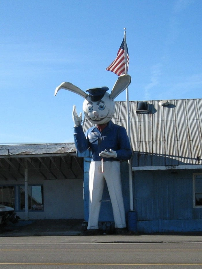 Best Roadside Attractions - Oregon Harvey the Rabbit