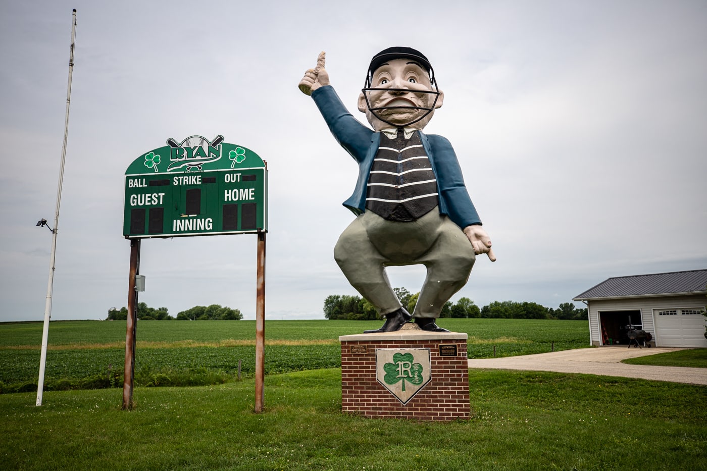 Happy Chef Umpire in Ryan, Iowa Roadside Attraction