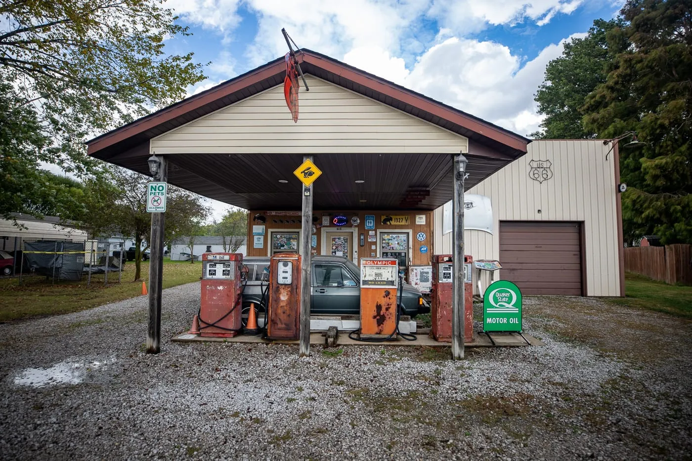 Henry's Rabbit Ranch in Staunton, Illinois Route 66 roadside attraction