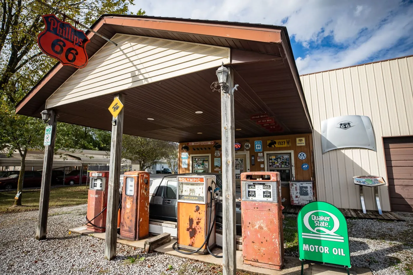 Henry's Rabbit Ranch in Staunton, Illinois Route 66 roadside attraction