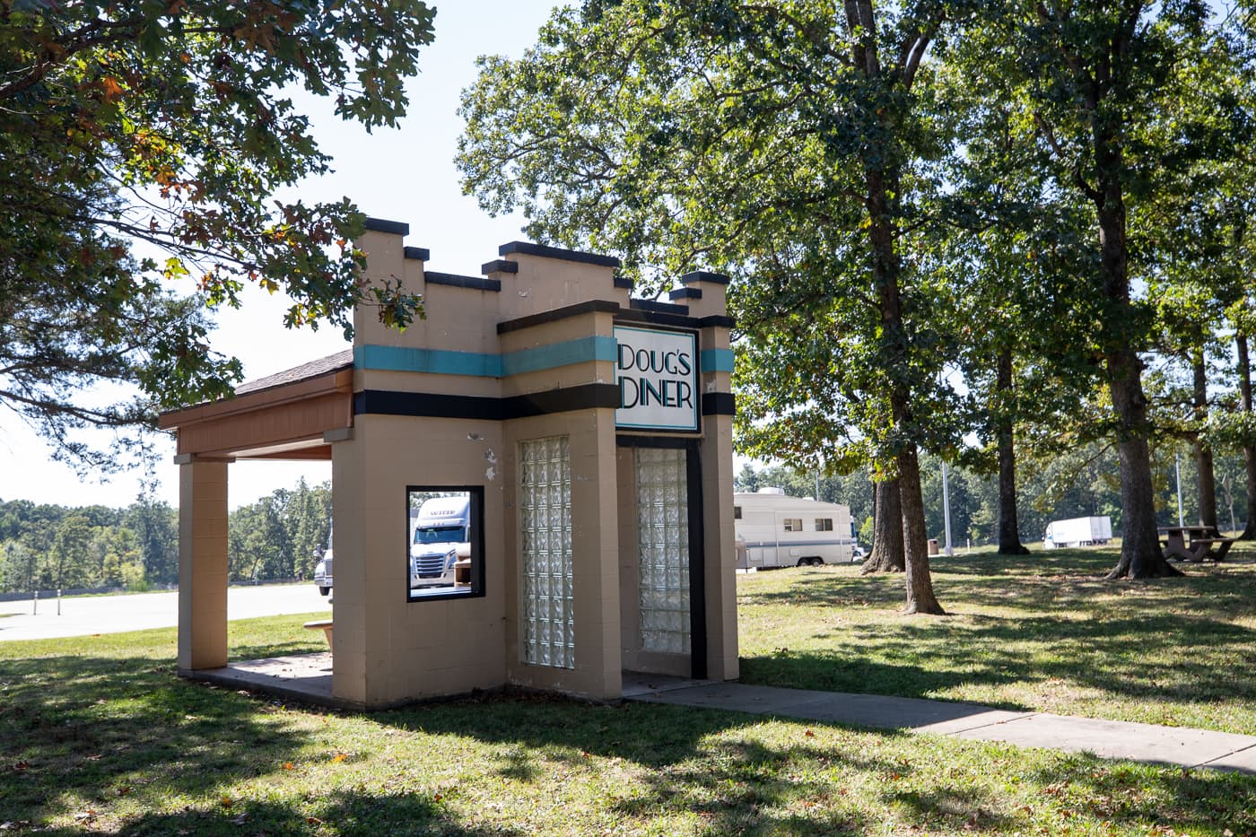 Doug's Diner replica at theMissouri Route 66 Welcome Center in Conway, Missouri - Route 66 themed rest stop in Missouri