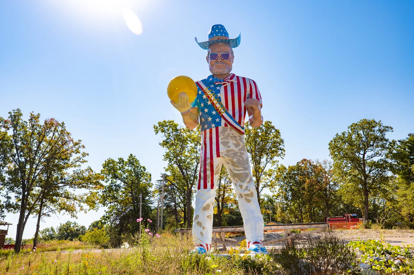 Mega Mayor Muffler Man in Uranus, Missouri - Route 66 Roadside Attraction